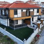 Ayvalık Sarımsaklı’da Modern 4+1 Dubleks Villa
